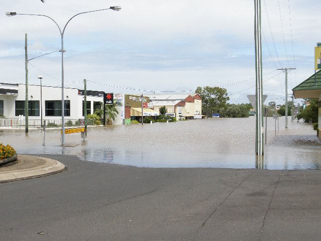 夏のクイーンズランドは洪水被害に注意